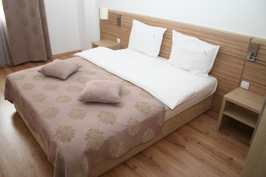 Top Rooms Aparthotel Bucarest Habitación foto
