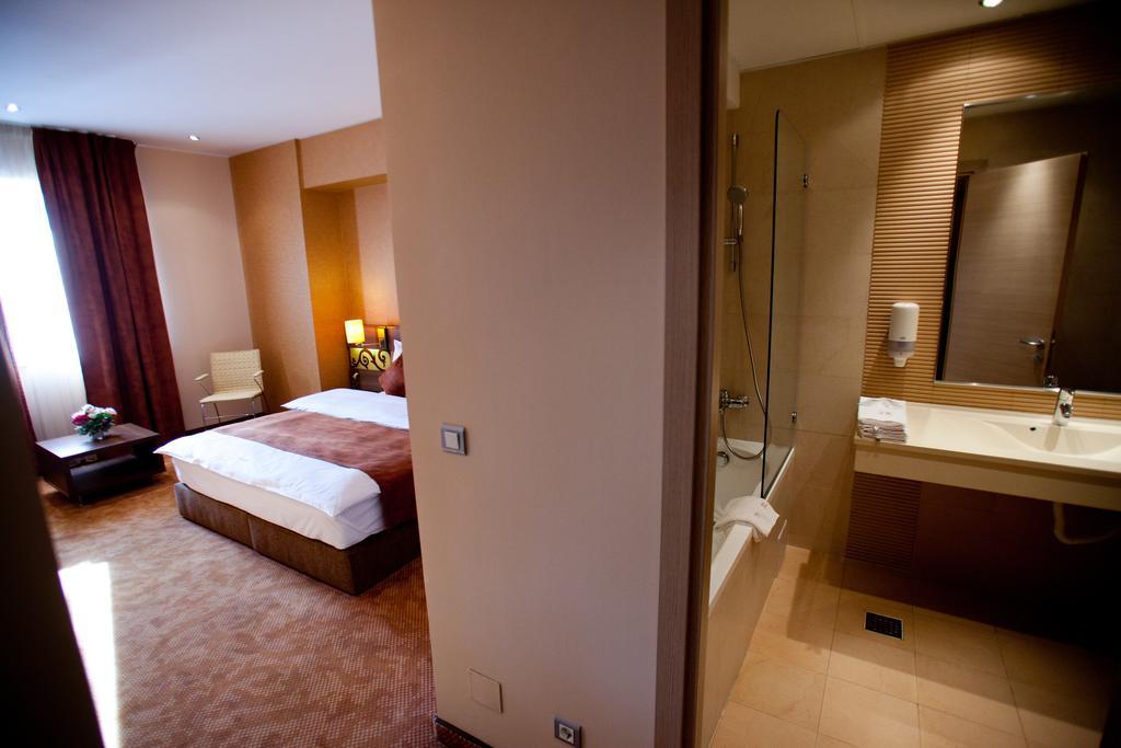 Top Rooms Aparthotel Bucarest Exterior foto