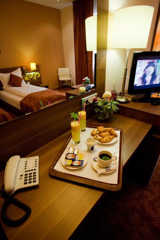 Top Rooms Aparthotel Bucarest Exterior foto